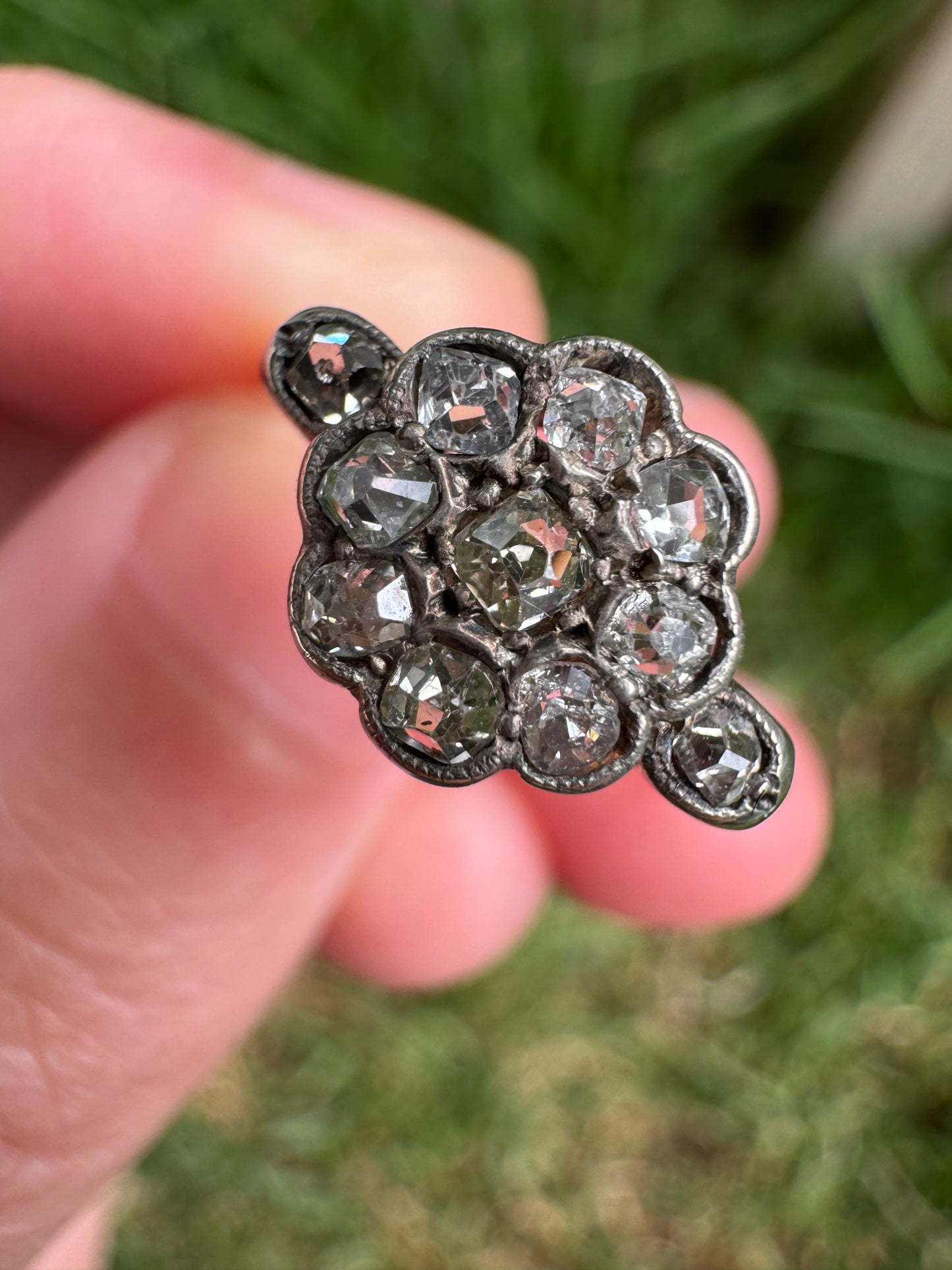 Vintage 9ct rosy yellow gold 0.3ct TCW old mine cut diamond daisy ring