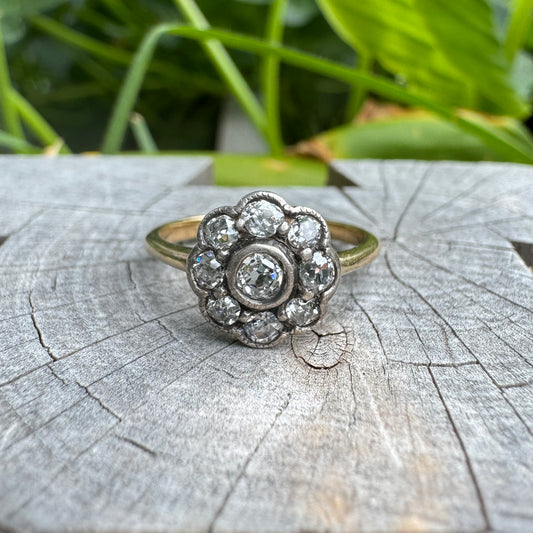 Vintage 18ct yellow gold and platinum 0.6ct TCW old mine cut diamond daisy ring