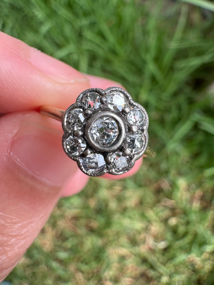 Vintage 18ct yellow gold and platinum 0.6ct TCW old mine cut diamond daisy ring