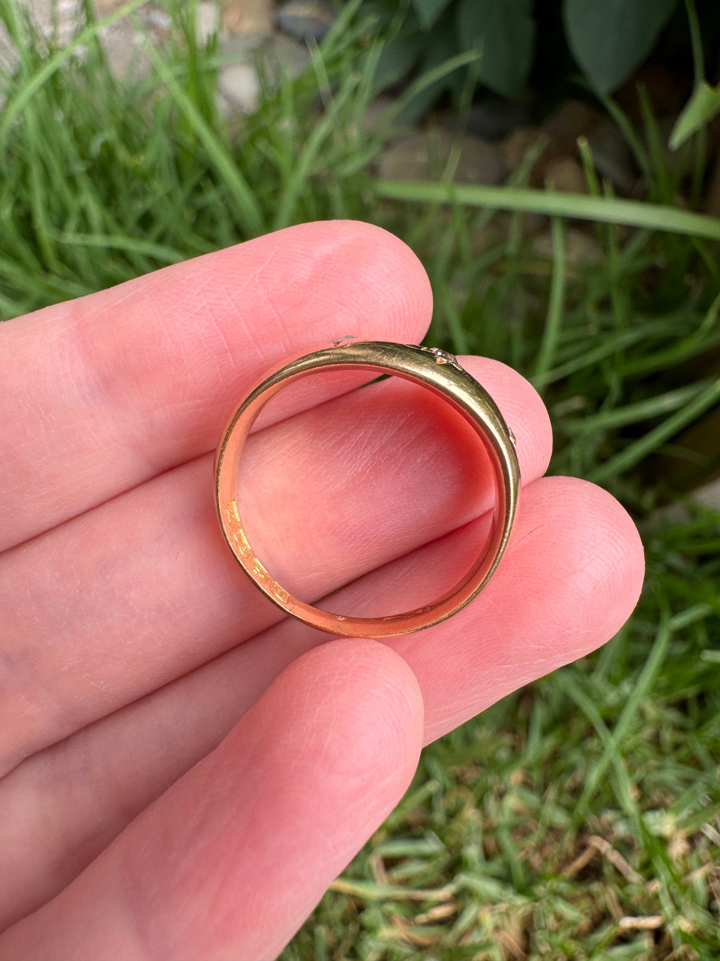 Antique 18ct yellow gold three stone old mine cut and rose cut diamond starset gypsy ring