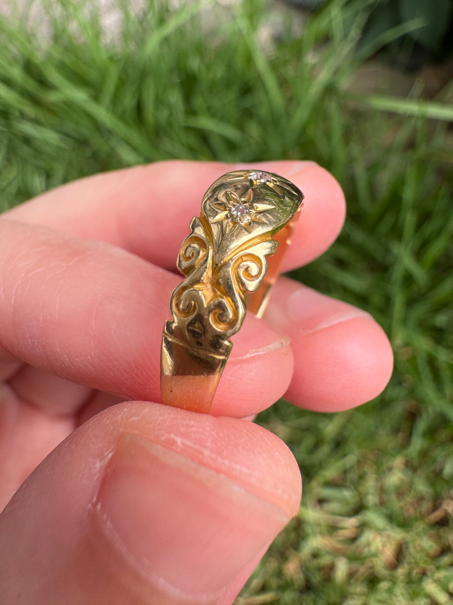 Antique 18ct yellow gold three stone old cut diamond gypsy ring with scrolled shoulders