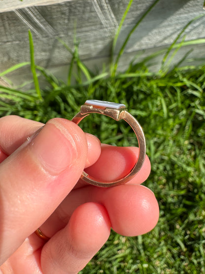 Antique Australian 9ct rosy yellow gold sardonyx intaglio 'D' ring