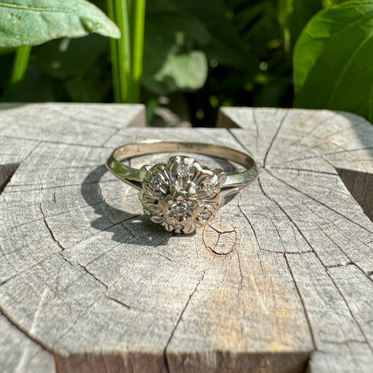 Vintage 18ct white gold single cut diamond daisy ring