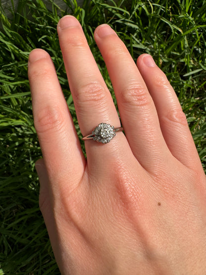 Vintage 18ct white gold single cut diamond daisy ring