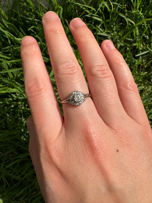 Vintage 18ct white gold single cut diamond daisy ring