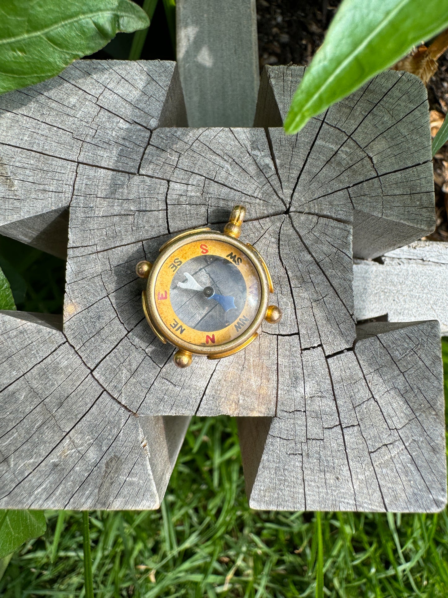 Antique 9ct yellow gold compass pendant
