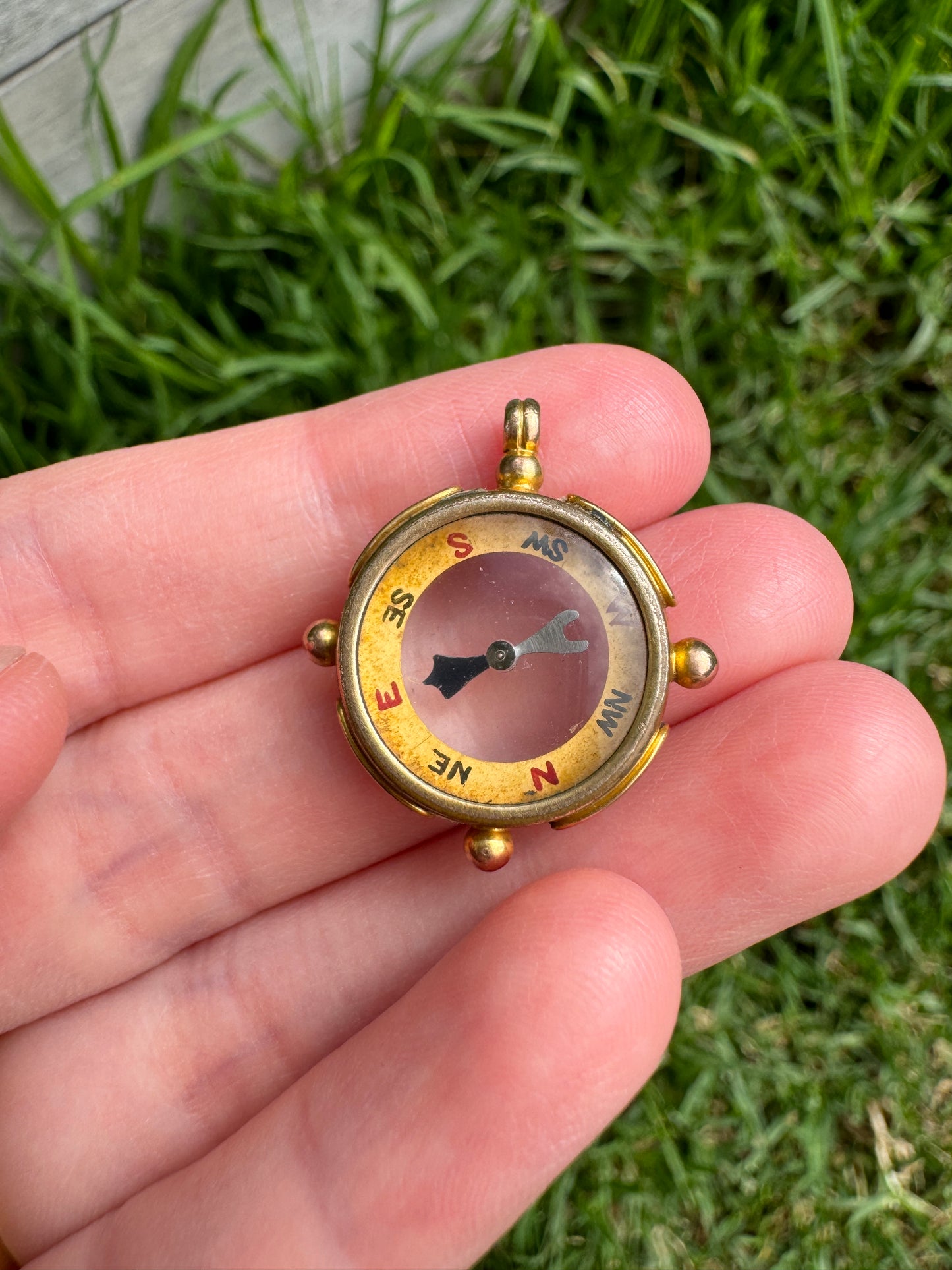 Antique 9ct yellow gold compass pendant