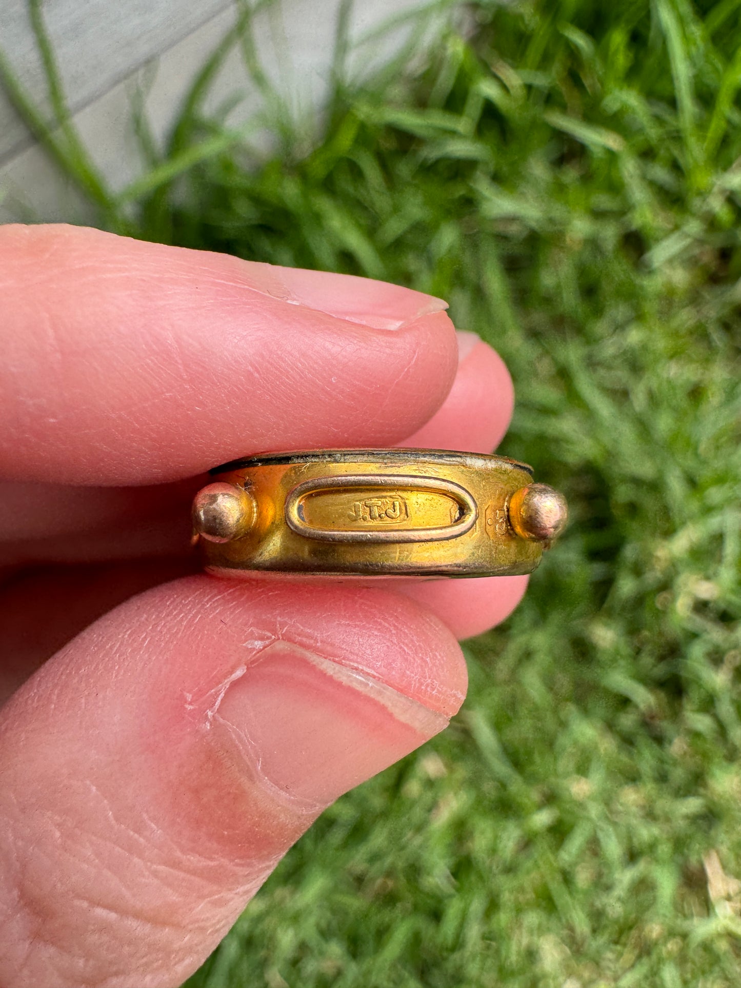 Antique 9ct yellow gold compass pendant