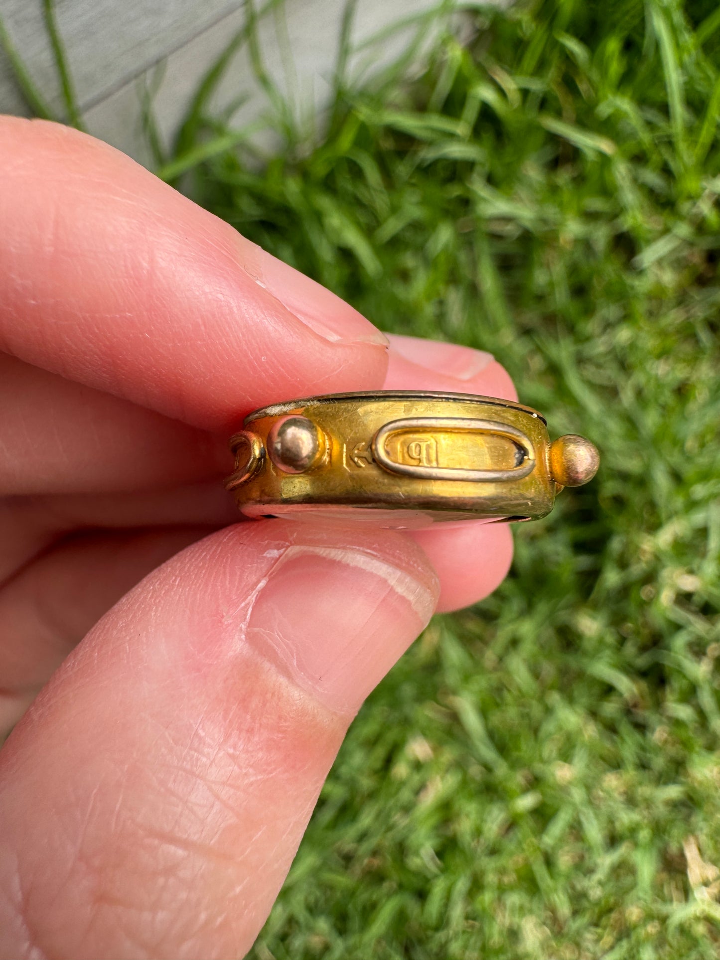 Antique 9ct yellow gold compass pendant
