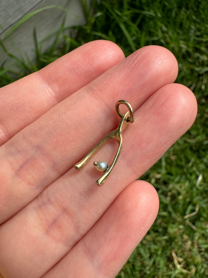 Vintage 14ct yellow gold and pearl wishbone charm