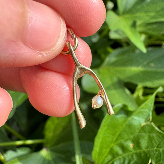 Vintage 14ct yellow gold and pearl wishbone charm