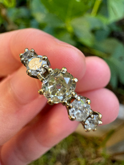 Vintage 18ct yellow gold five stone 1ct TCW diamond ring with light yellow diamond centre