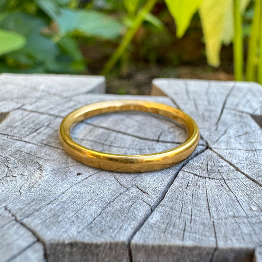 Vintage 22ct yellow gold band, 2mm wide