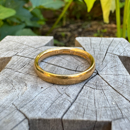 Antique 22ct yellow gold band, 3mm wide
