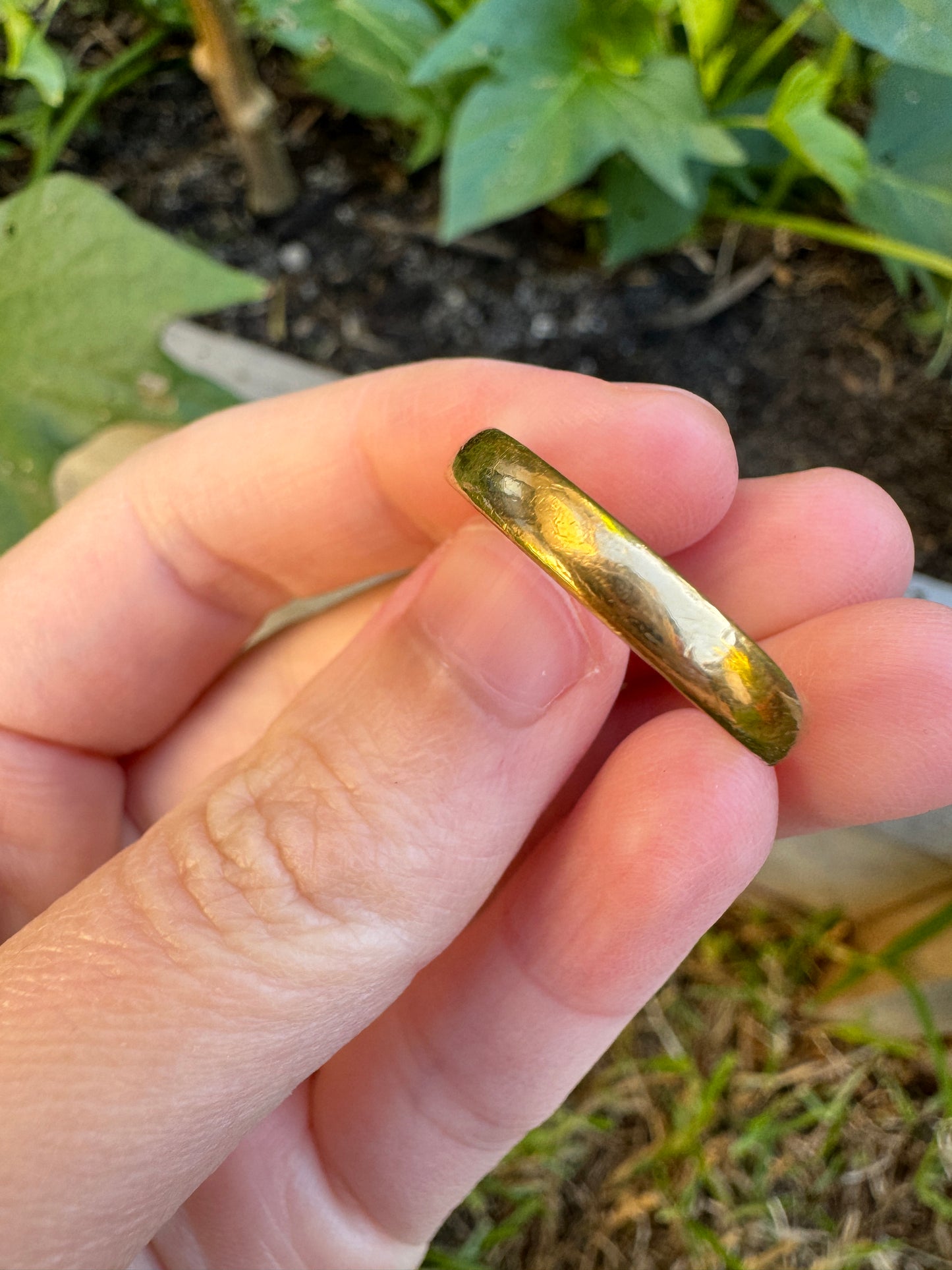 Antique 22ct yellow gold band, 3mm wide