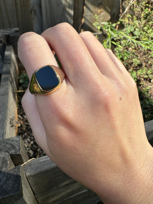 Vintage 9ct yellow gold onyx signet ring