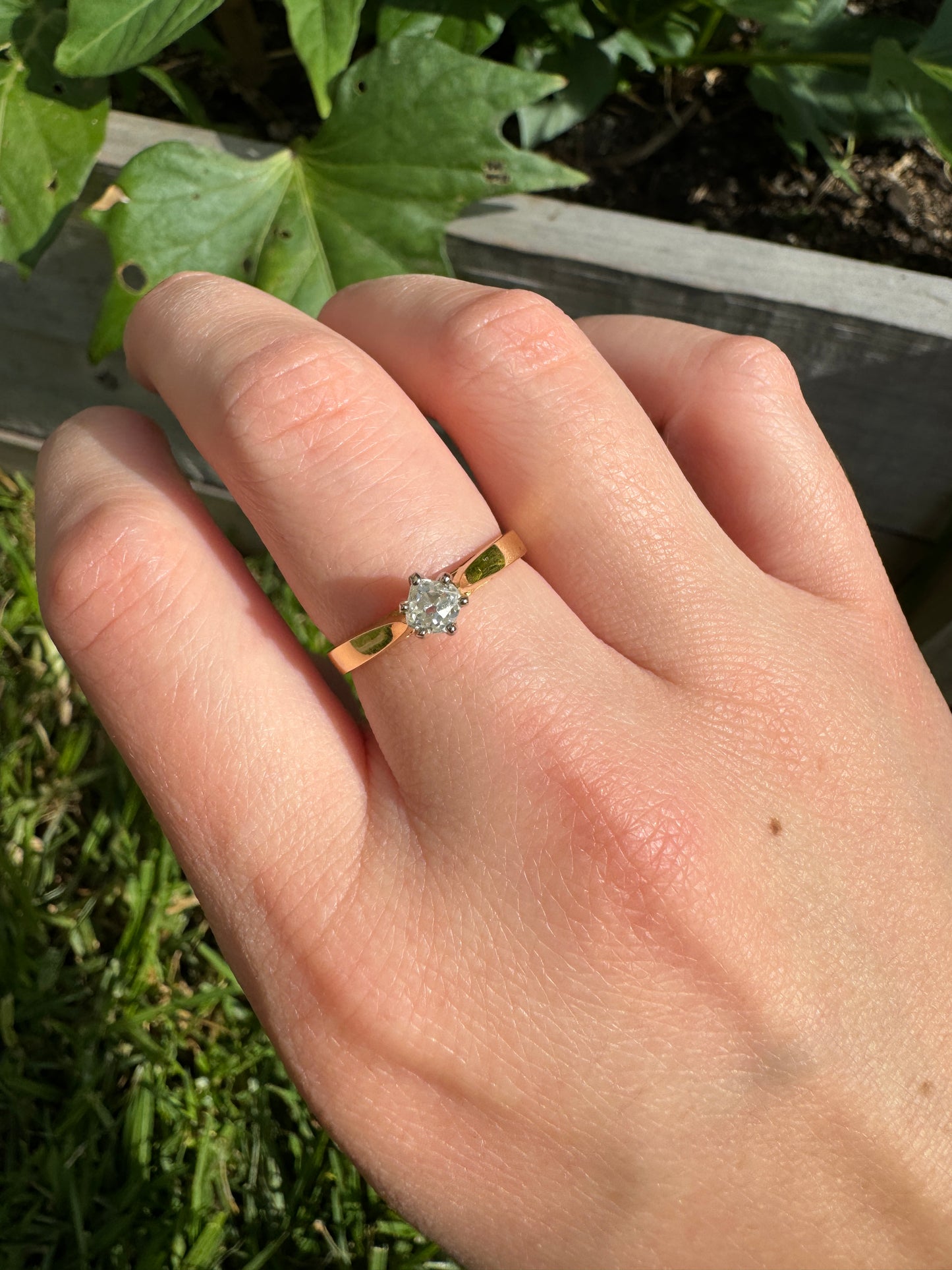 Vintage 18ct yellow gold and platinum claw set 0.25ct old mine cut diamond solitaire ring
