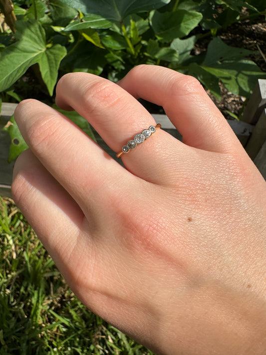 Vintage 18ct yellow gold and platinum five stone 0.25ct TCW bezel set single cut diamond ring