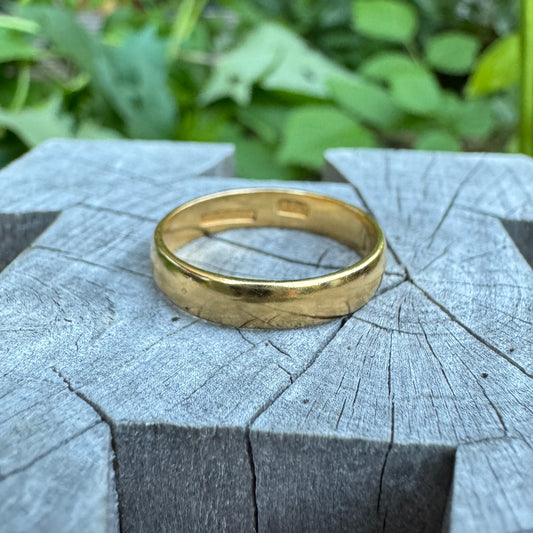 Vintage Australian 22ct yellow gold band, 4mm wide, size N/6.75