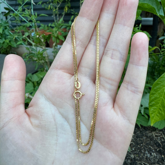 Vintage Italian 10ct yellow gold box chain, 39.5cm / 15.55 inches long