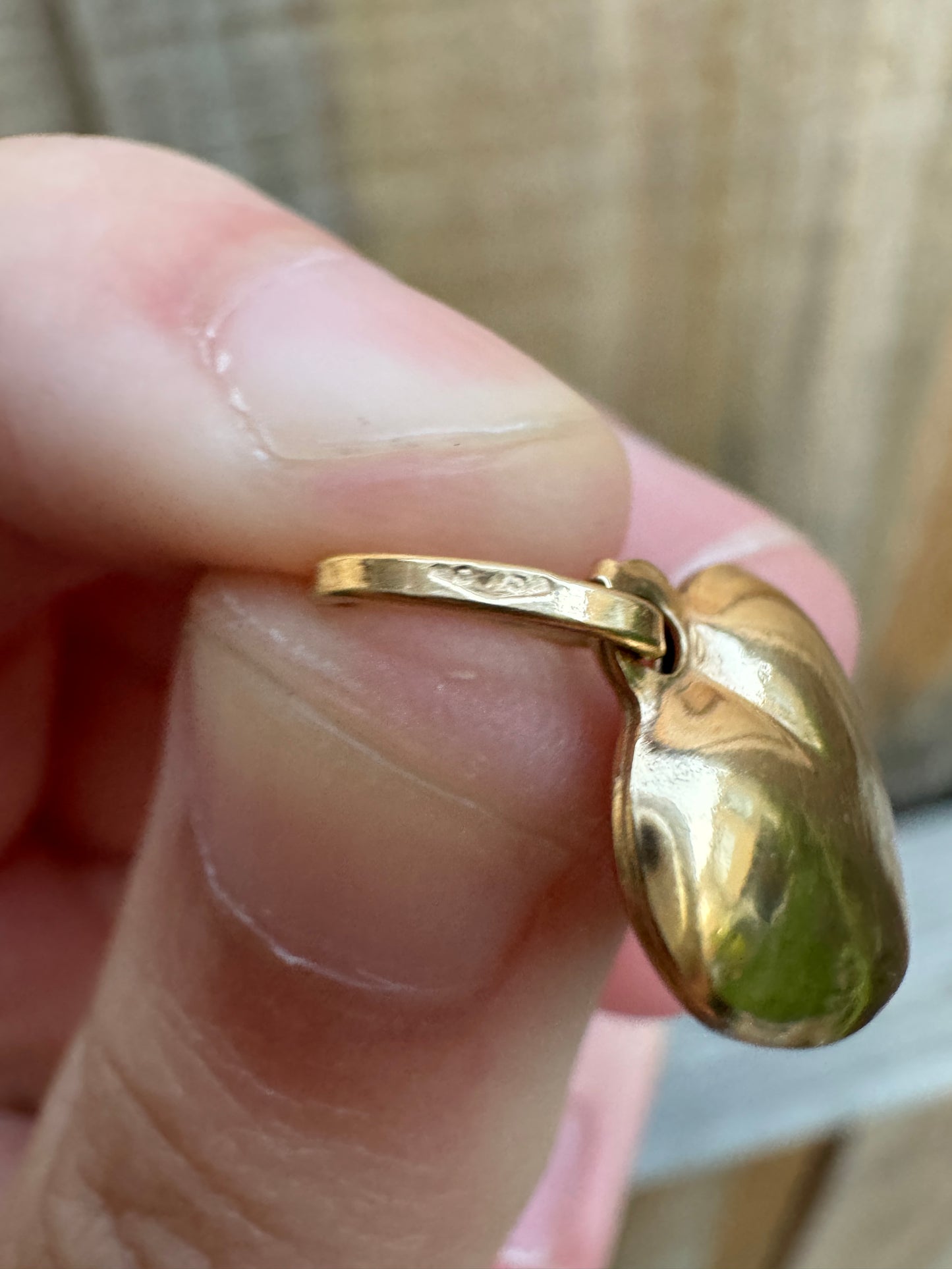 Vintage 9ct yellow gold puffy heart pendant