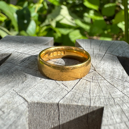Antique 22ct yellow gold band, 5mm wide