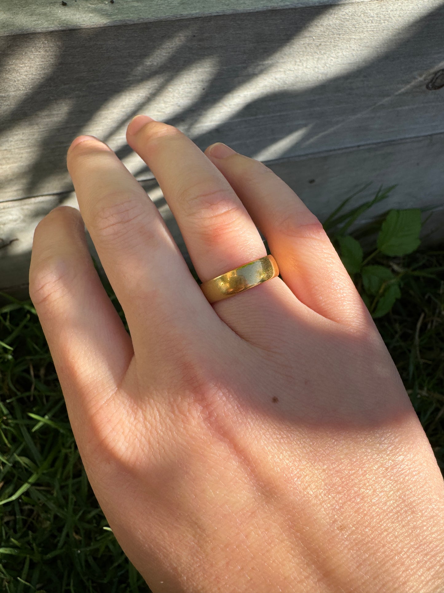Antique 22ct yellow gold band, 5mm wide