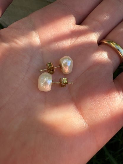 Vintage 14ct yellow gold baroque pearl stud earrings with 9ct butterfly backs