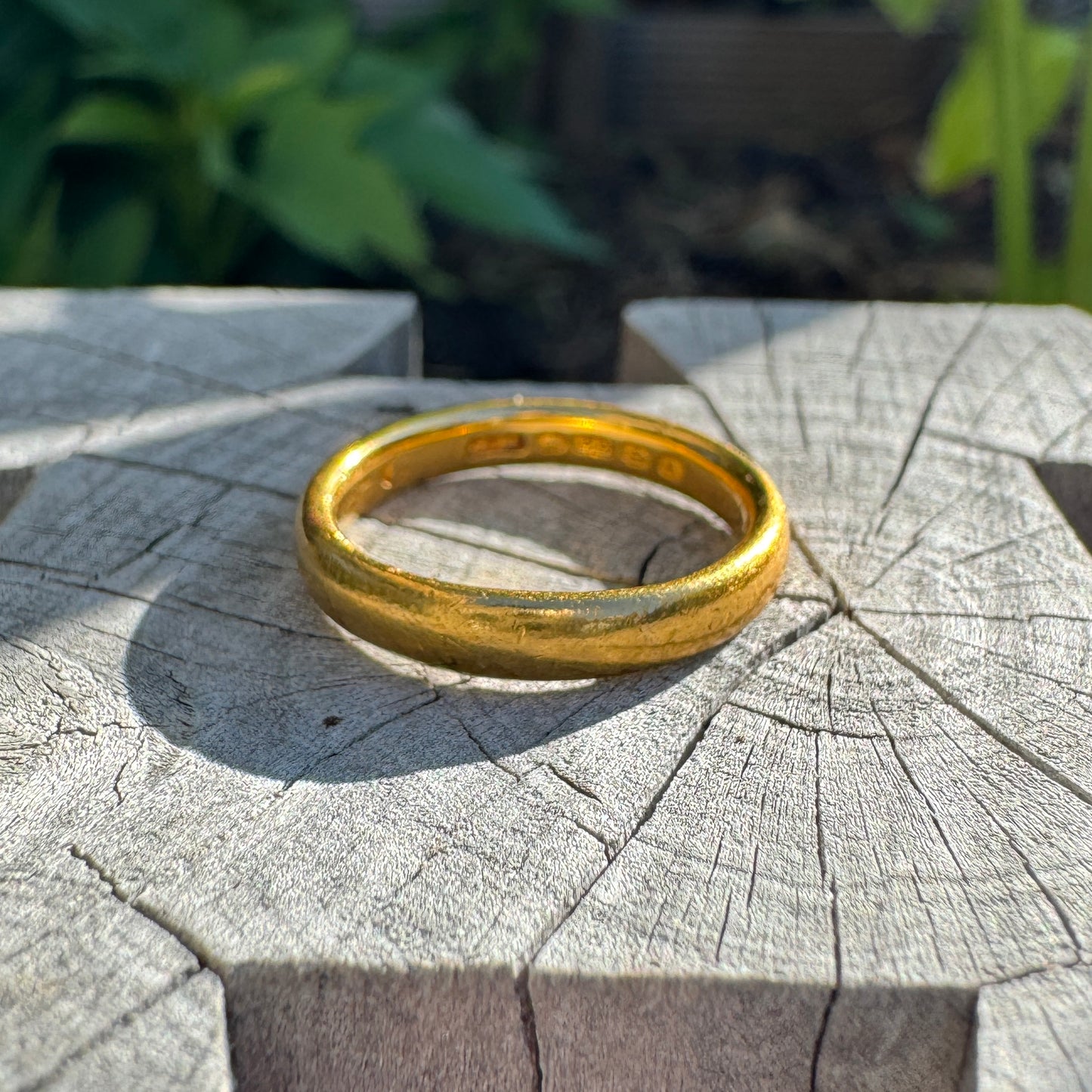 Vintage 22ct yellow gold band, 3mm wide, size J/4.75