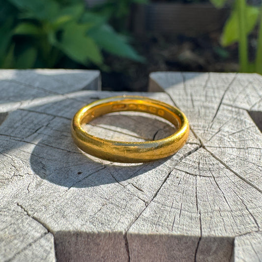 Vintage 22ct yellow gold band, 3mm wide, size J/4.75