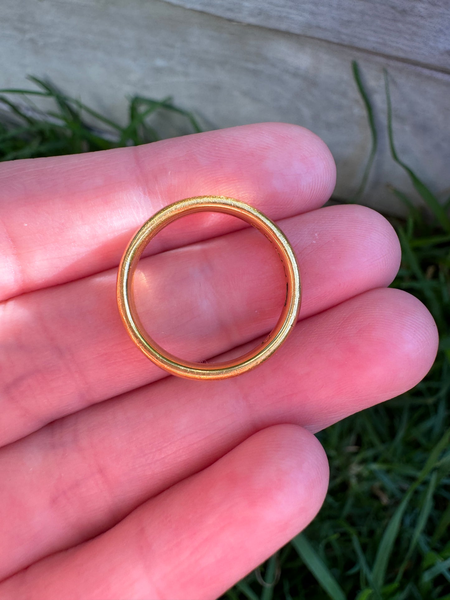Vintage 22ct yellow gold band, 3mm wide, size J/4.75