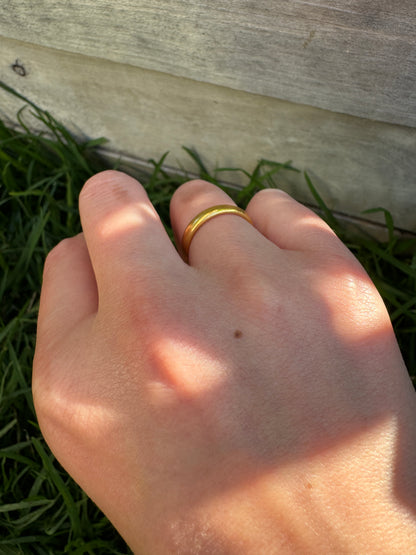 Vintage 22ct yellow gold band, 3mm wide, size J/4.75