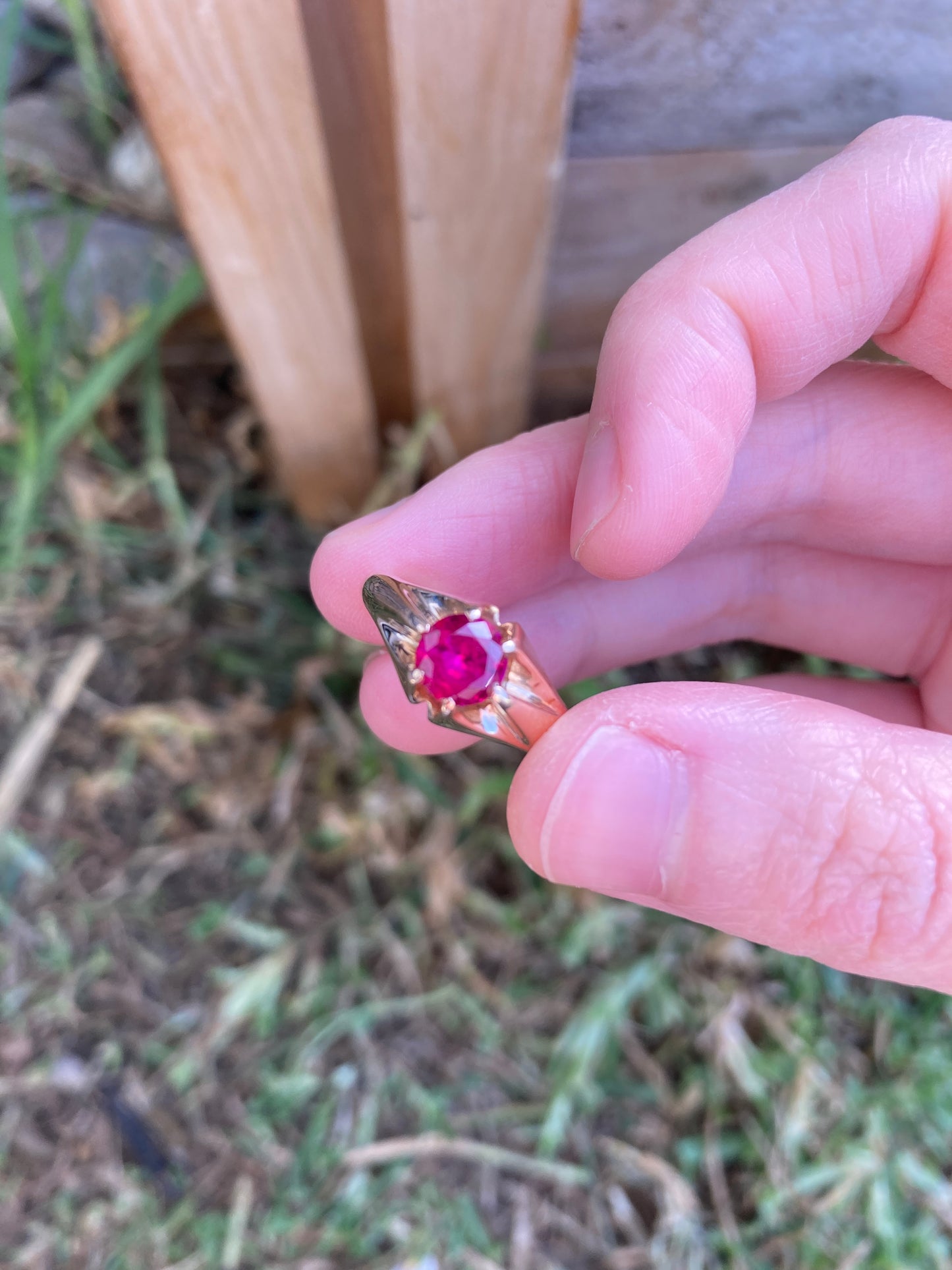 Vintage 9ct rose gold faceted ruby belcher ring