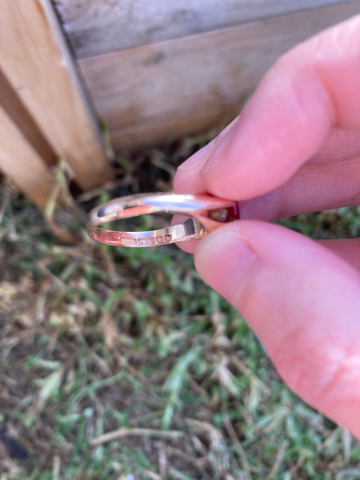 Vintage 9ct rose gold faceted ruby belcher ring