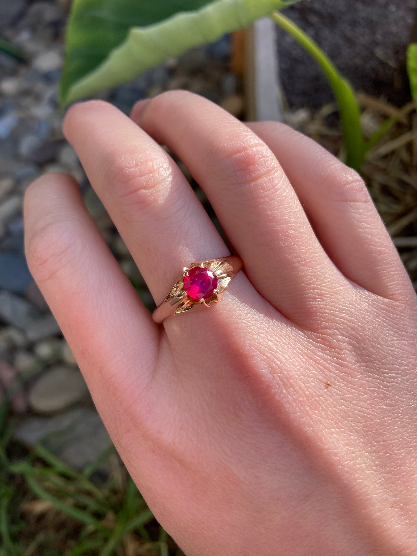 Vintage 9ct rose gold faceted ruby belcher ring