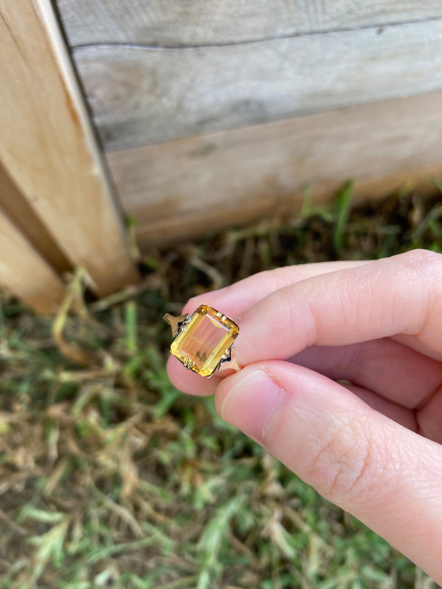 Vintage 9ct yellow gold faceted citrine ring