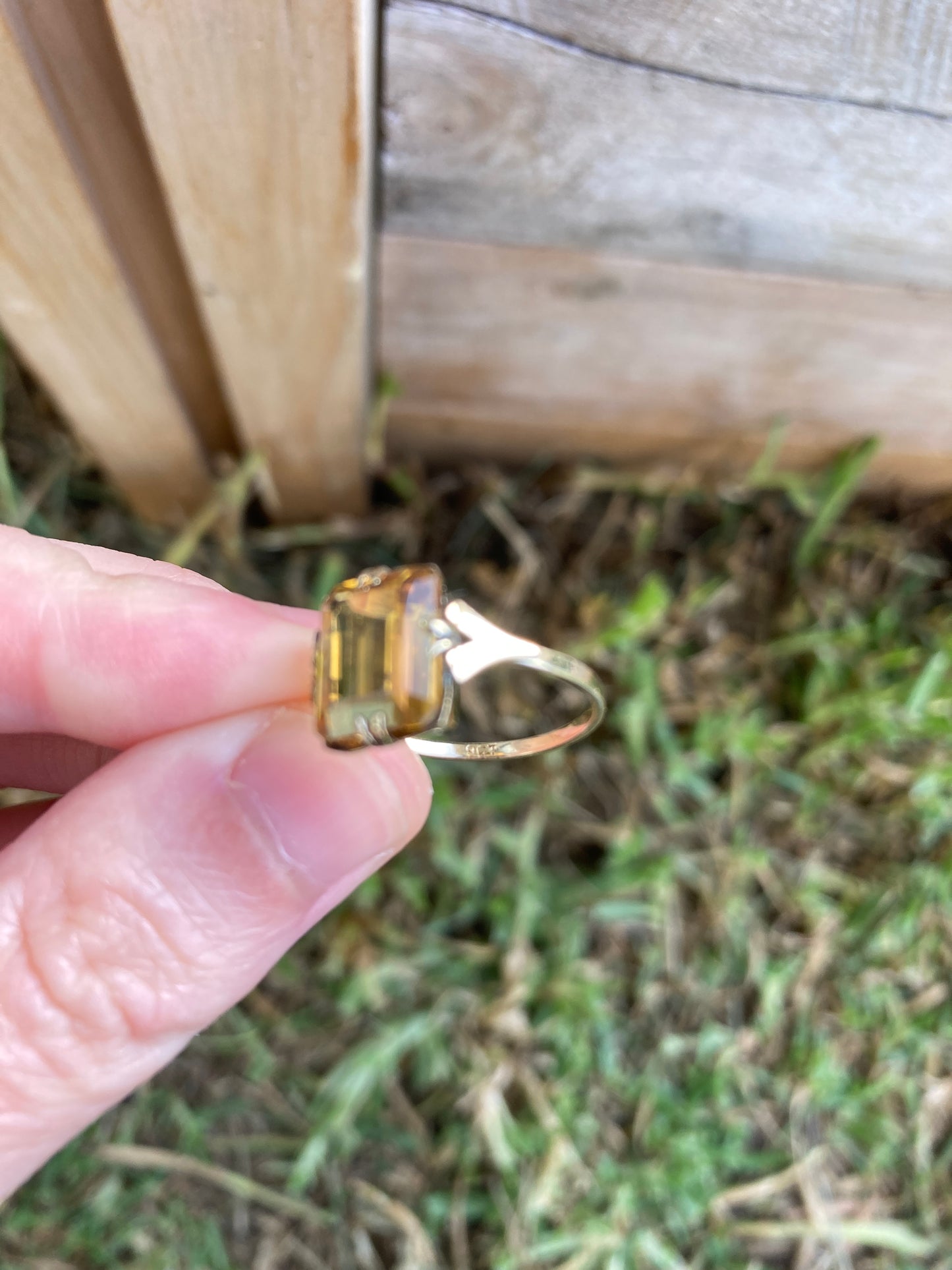 Vintage 9ct yellow gold faceted citrine ring