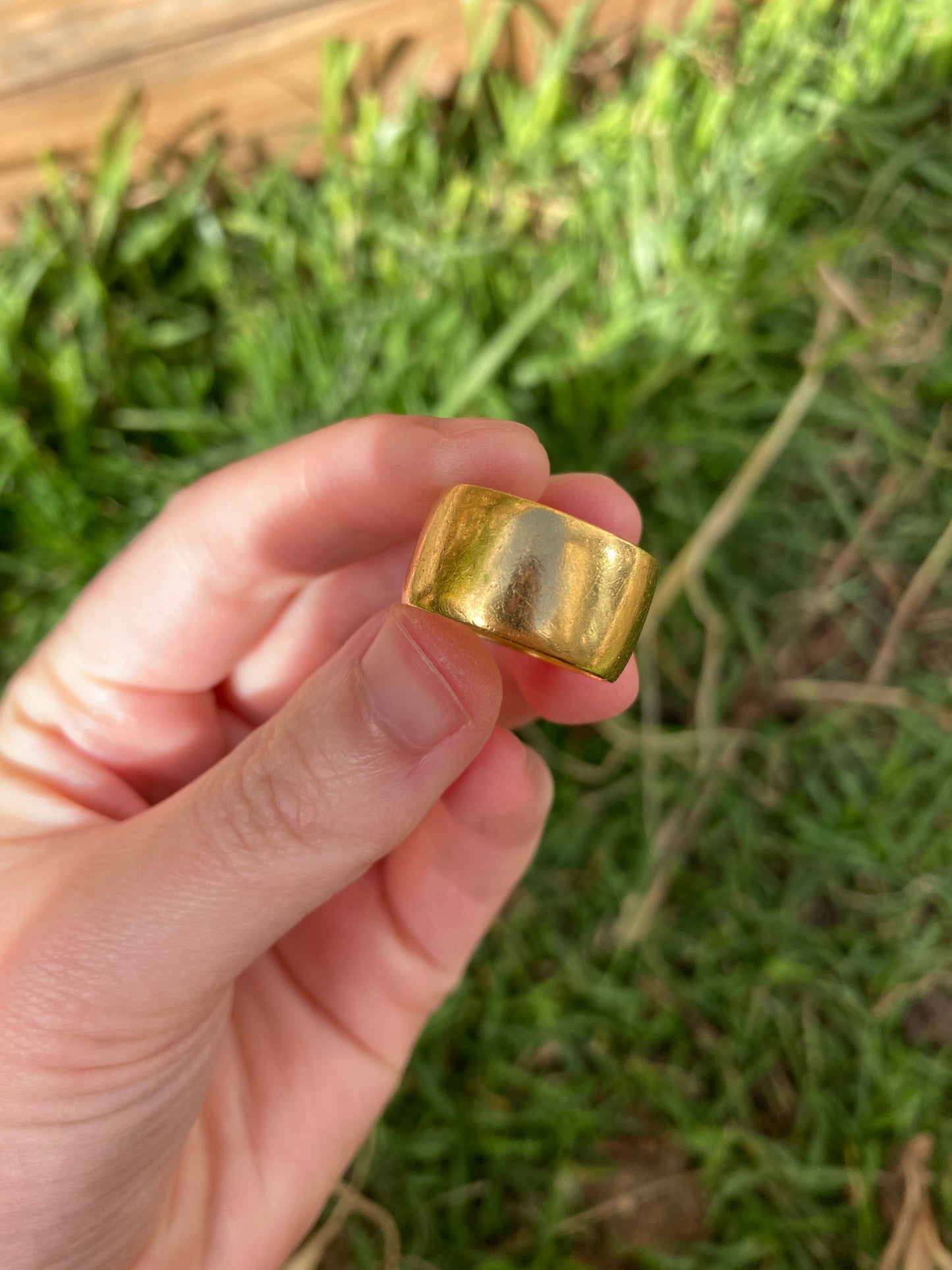 Vintage 22ct yellow gold cigar band, 10mm width