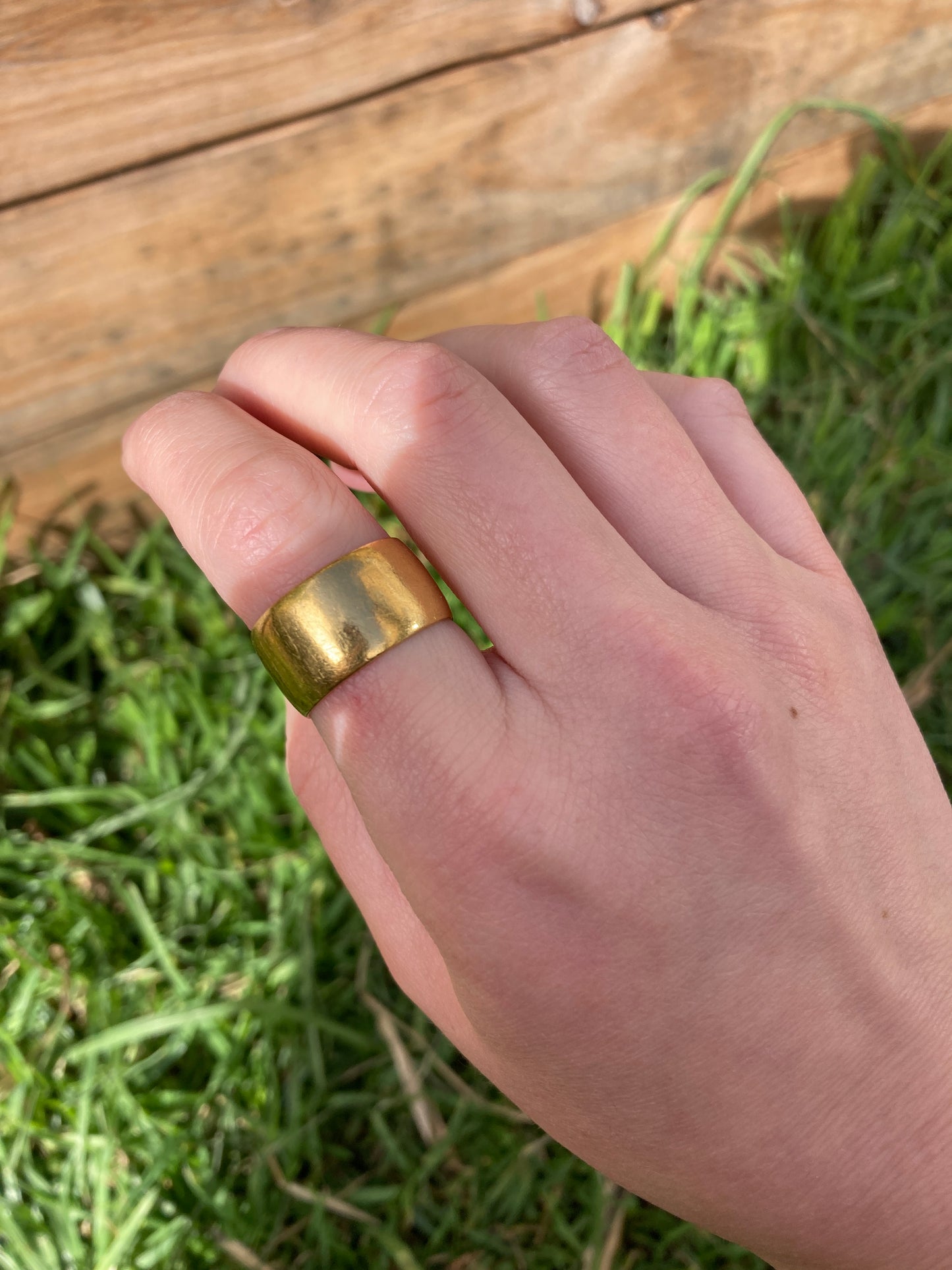 Vintage 22ct yellow gold cigar band, 10mm width