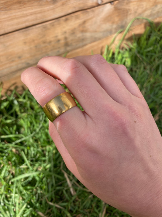 Vintage 22ct yellow gold cigar band, 10mm width