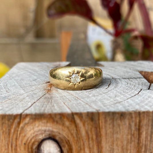 Vintage 18ct yellow gold old mine cut diamond gypsy ring