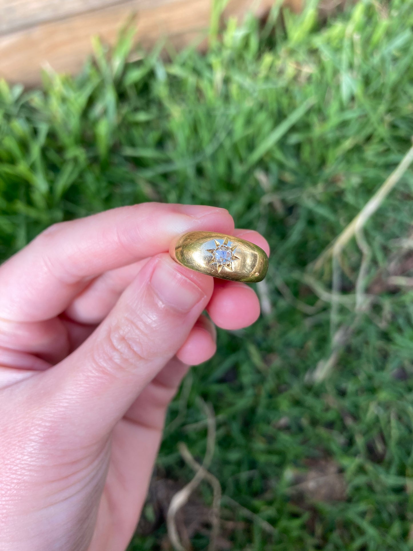 Vintage 18ct yellow gold old mine cut diamond gypsy ring