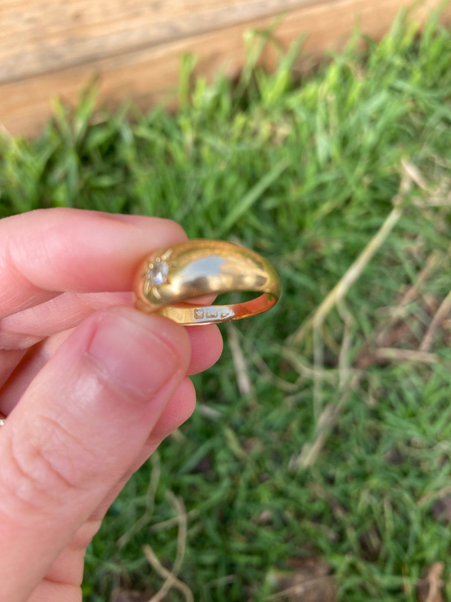 Vintage 18ct yellow gold old mine cut diamond gypsy ring