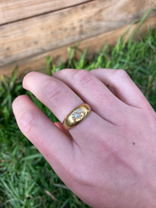 Vintage 18ct yellow gold old mine cut diamond gypsy ring