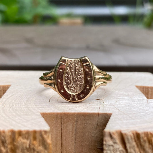 Vintage Australian 9ct yellow gold horseshoe signet ring