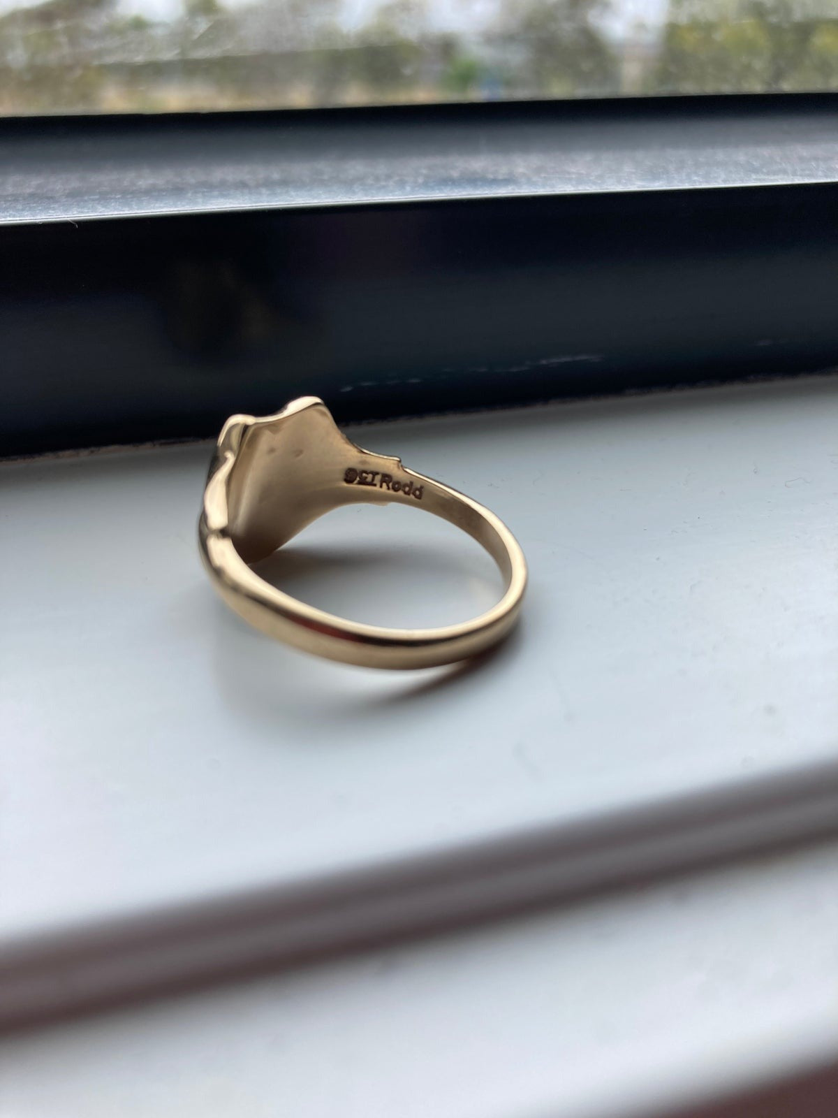 Vintage Australian 9ct yellow gold horseshoe signet ring
