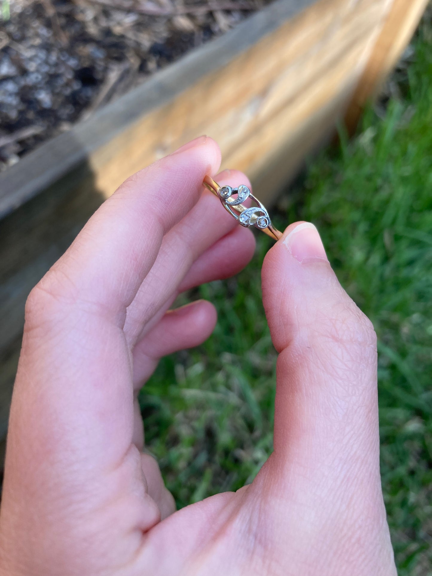 Vintage Art Nouveau style 18ct yellow gold old cut diamond ring
