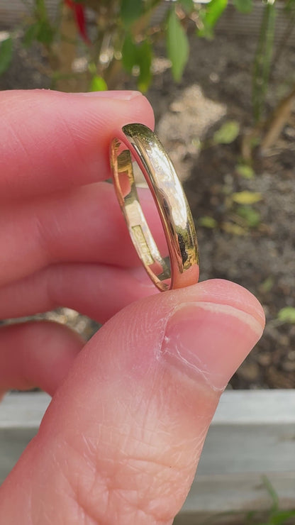 Antique Australian 15ct rosy yellow gold band, 3mm wide