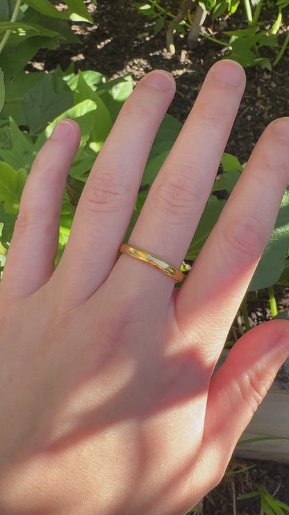 Antique English 22ct yellow gold band, 3mm wide
