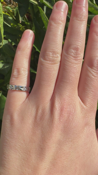 Vintage 18ct white gold 0.17ct TCW round brilliant and baguette cut diamond gypsy ring